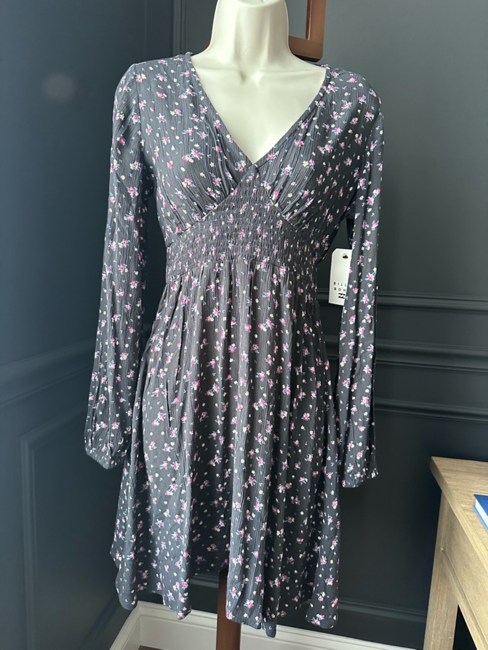 BILLA BONG Smocked Empire Waist Long Sleeve Mini Floral Dress V Neck S